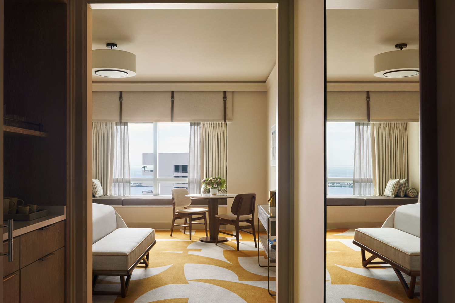 FOUR_SEASONS Suite Deluxe